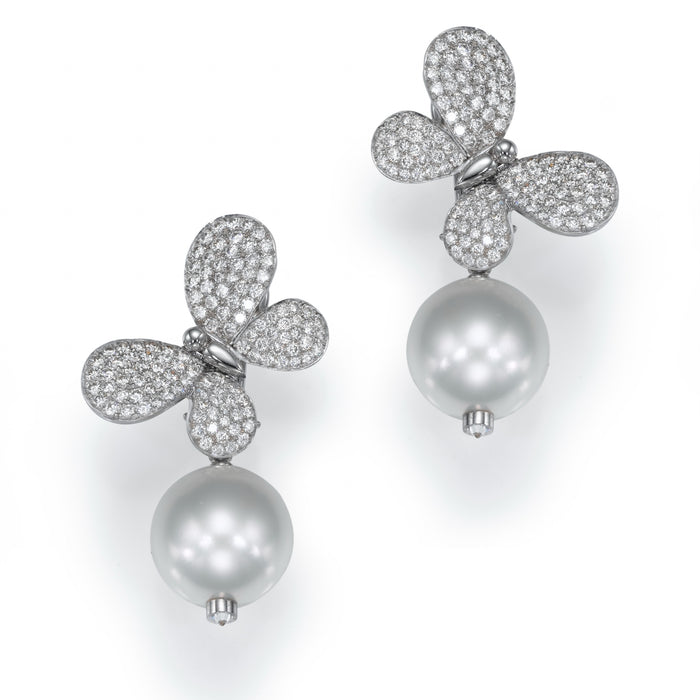 Diamonds Earring  with Pearls. 18k gold.  Papillon , LP 2756