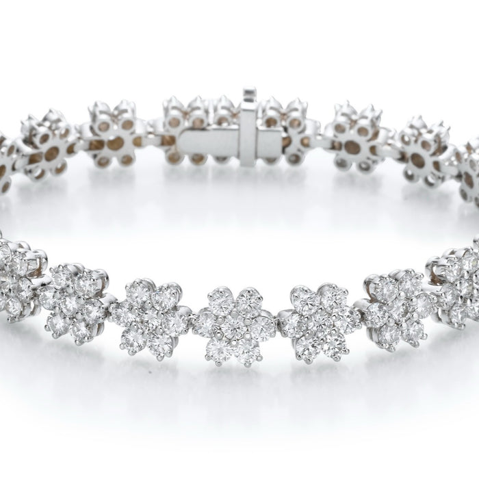 Diamond tennis bracelet . Round diamonds. 18k gold. 2502